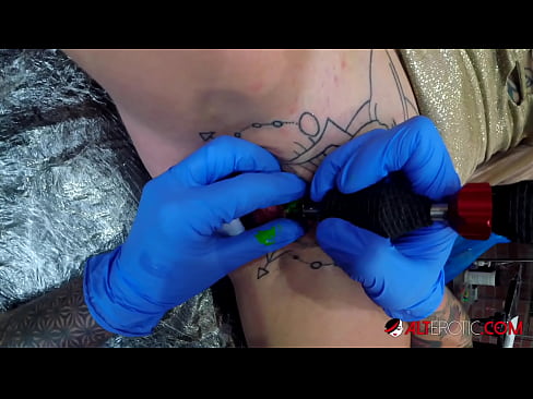 ❤️ Ekstremt tatoveret hottie Sully Savage fik en tatovering på sin klitoris ️ Super sex at da.pornma-com.ru